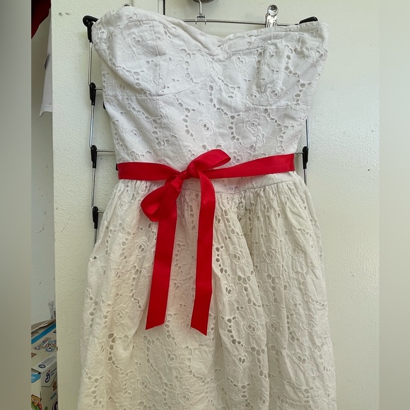 Vintage Abercrombie White Eyelet Strapless Dress Size L Juniors Size XS-S Women - Picture 2 of 11